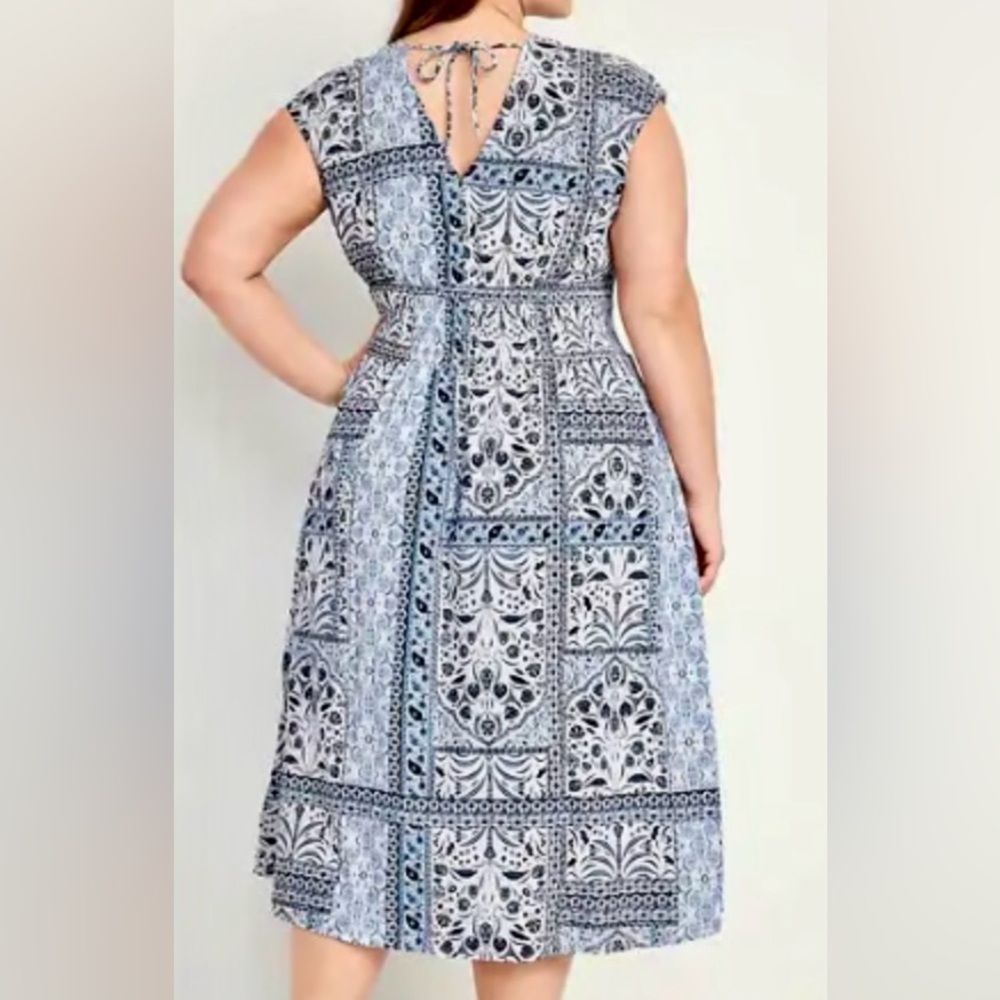 Old Navy waist defined Midi Blue and White Paisley Dress. 3x with pockets - Picture 2 of 8